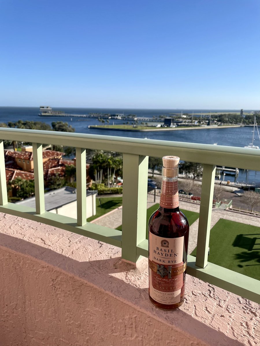 Nice night <a href="/MarriottBonvoy/">Marriott Bonvoy</a> Vinoy with a pour of <a href="/BasilHayden/">Basil Hayden</a> <a href="/KyDistillers/">KY Distillers' Assoc</a>