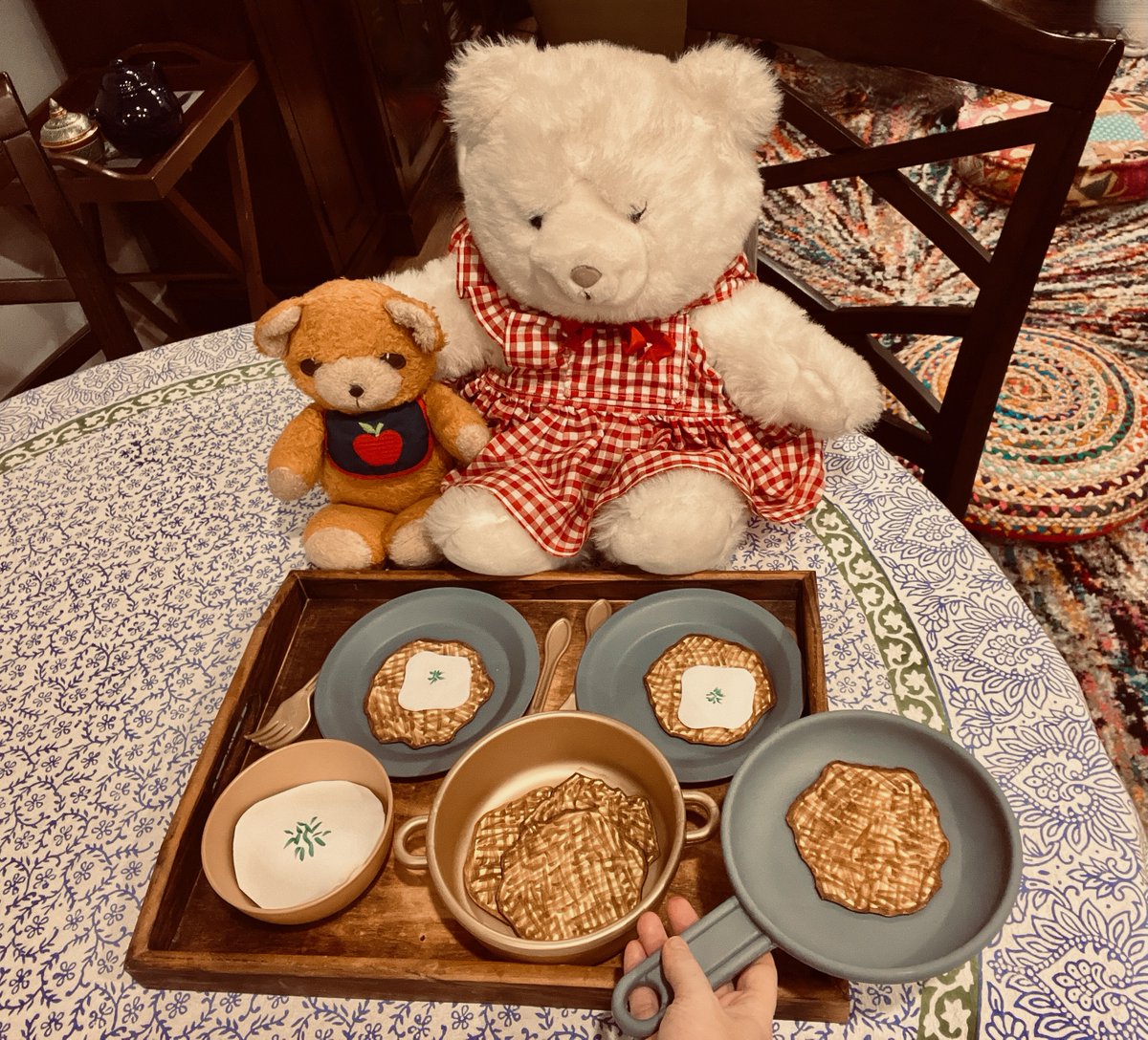 GottaBeCrazy2's tweet photo. Toy kitchens are fun, but the menu needs a refresh! We made some latkes for our festive feast. #HappyChanukah #HappyHanukkah #ALotOfLatke #PretendFoodRealLove #RogueHunt #RogueMasHunt2022 #Item8 #TeamGottaBeCrazy https://t.co/O656c26WYd