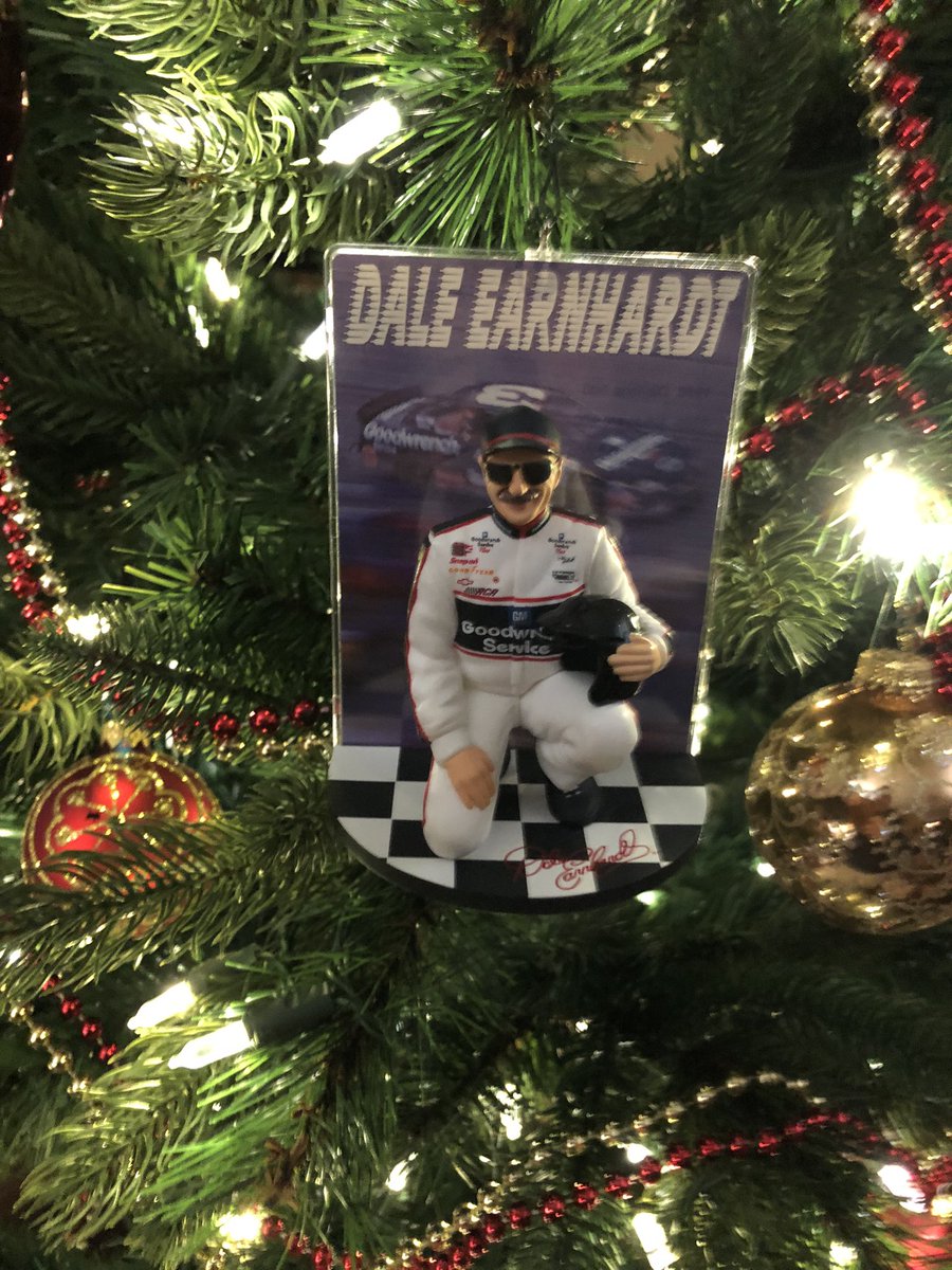 ArchivesDe's tweet photo. Tree is trimmed!! https://t.co/HeRrcNpnQb