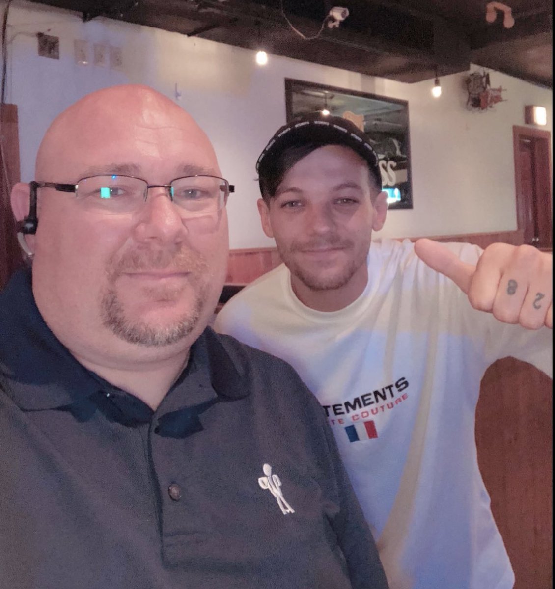 TeamLouisNews's tweet photo. JD (Louis’ bodyguard and friend) shared this photo to wish Louis a happy birthday! 

© woolseyprotectionagency https://t.co/SP6bzGQATT