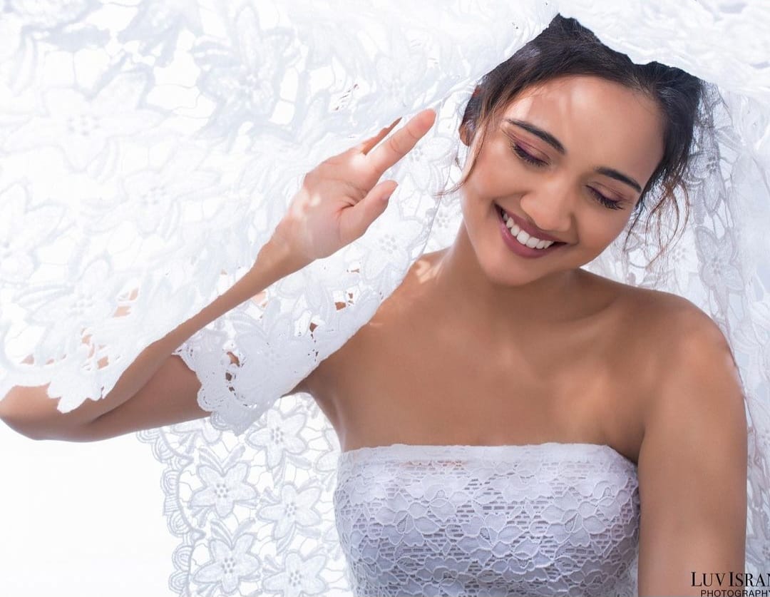 KuchTohLikhaHai's tweet photo. So pretty she looks here!😍
Love these photos &amp; the minimalist make-up look! @Ashisinghh
#AshiSingh https://t.co/vIowZ7wwLP