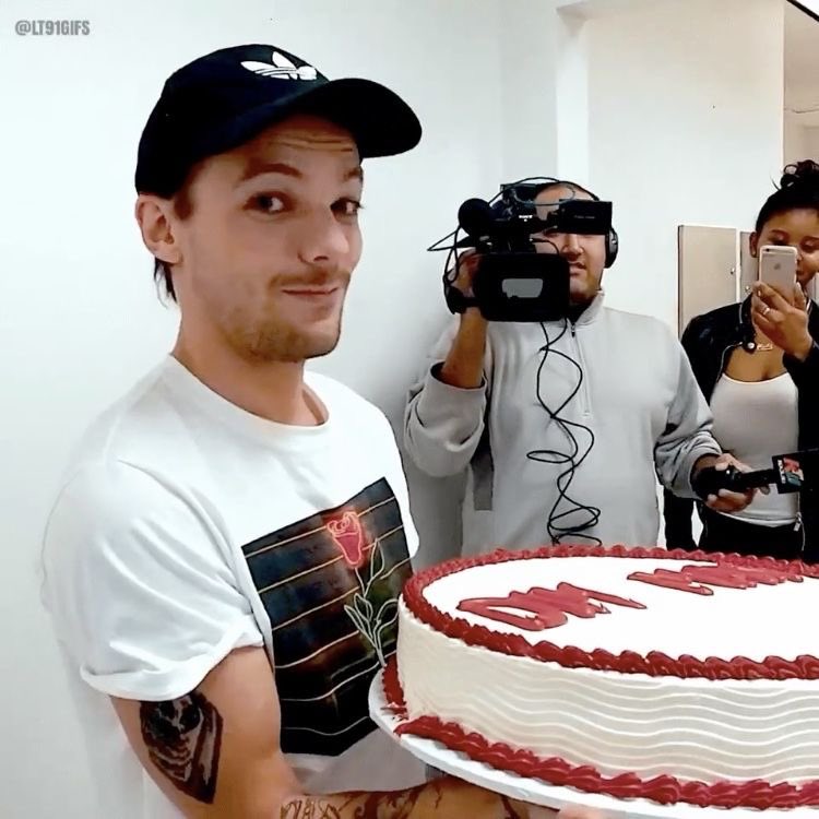 happy birthday louis!!