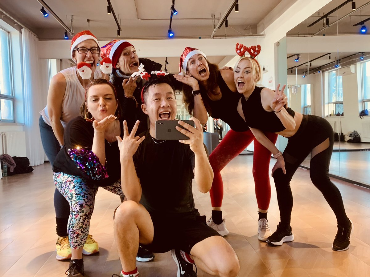 e_hodson's tweet photo. What better way to start off Christmas Eve than with a dance in sequins? ✨ #partyfit https://t.co/L8OOEzXVNG