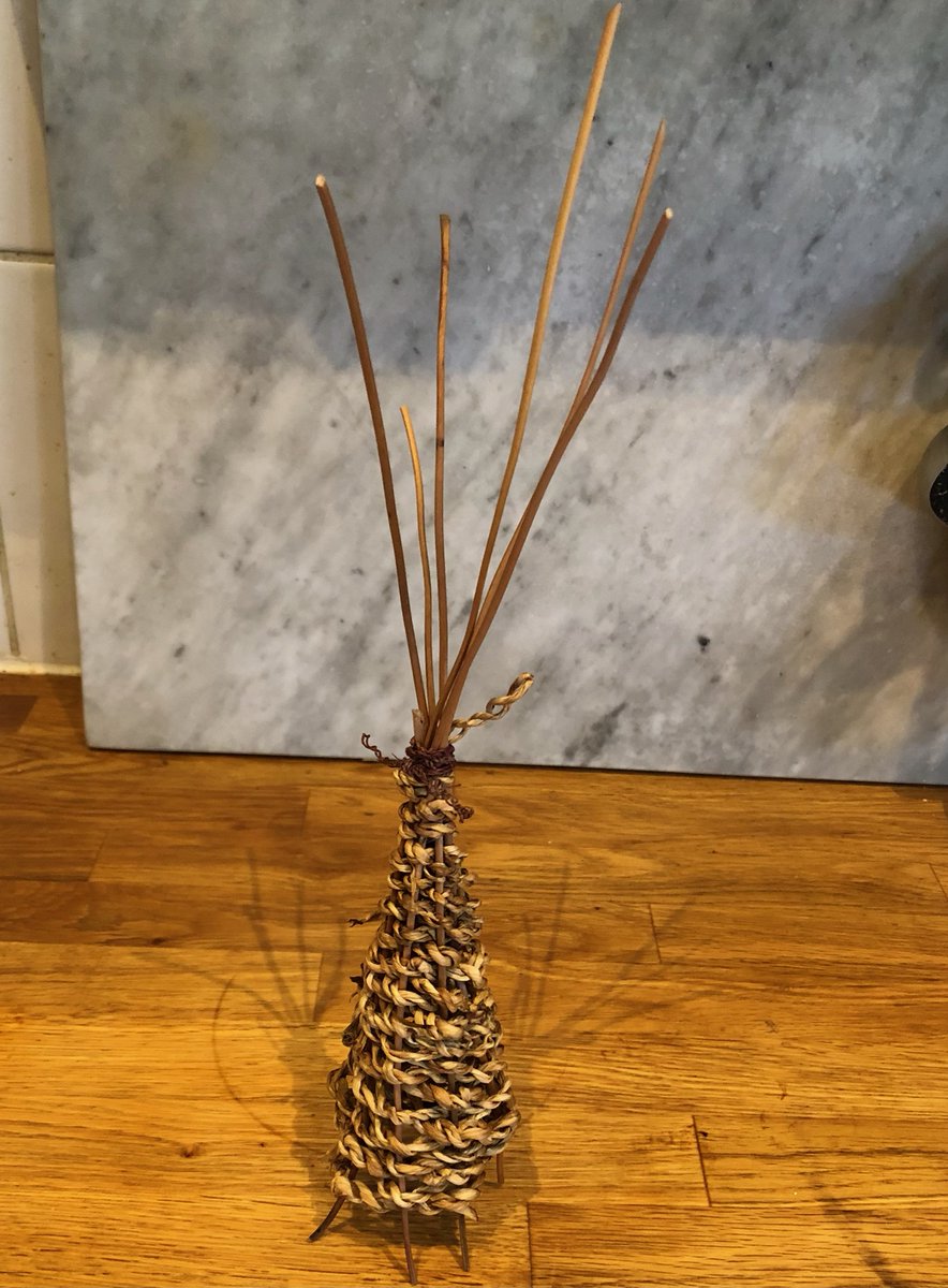 weaverHG's tweet photo. Got some seasonal crafting done 🙂 #christmascraft #wreath #cordage https://t.co/BpOX7w4qPj