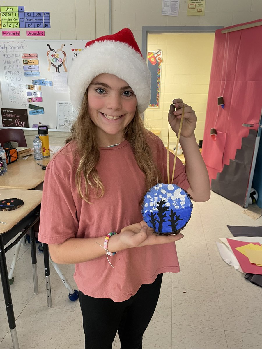 DaveyJenn's tweet image. Happy Holidays to all of our Selby Stars and their families @selbyschool! I hope that you have time for family, friends, and rest over the next couple of weeks. Can’t wait to see my students again in 2023! 💜💜