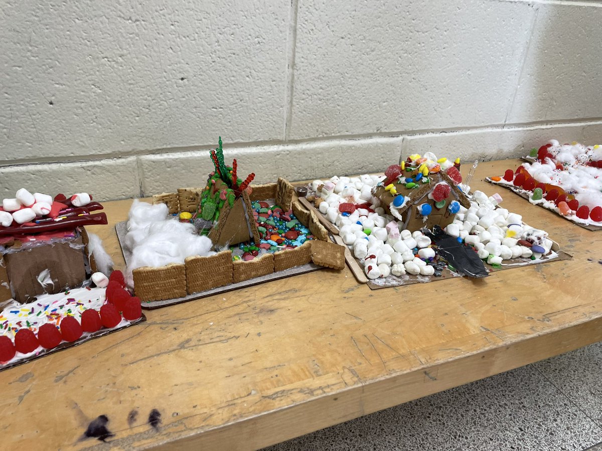 DaveyJenn's tweet image. Happy Holidays to all of our Selby Stars and their families @selbyschool! I hope that you have time for family, friends, and rest over the next couple of weeks. Can’t wait to see my students again in 2023! 💜💜