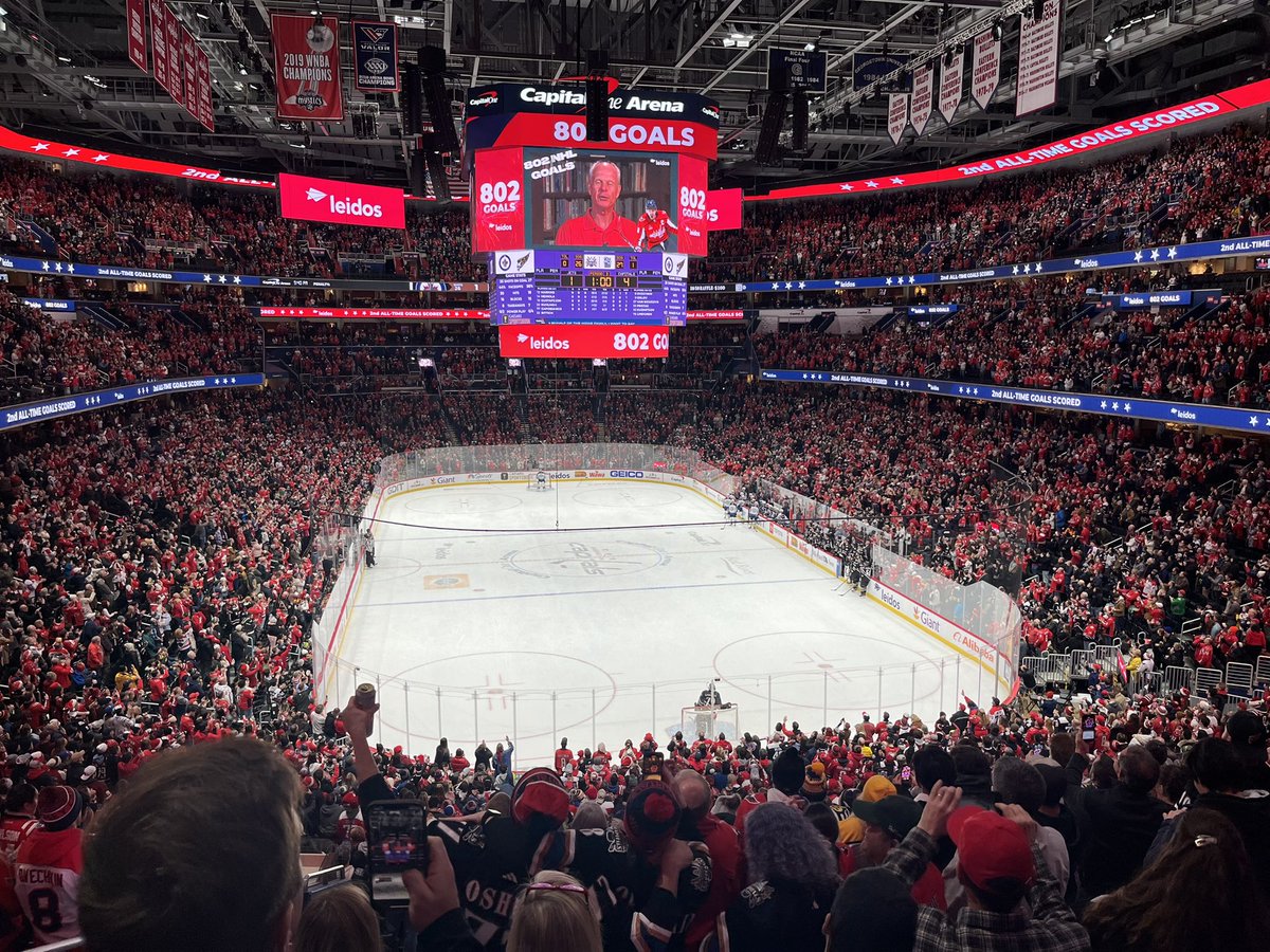 TheCapsBear's tweet photo. He did it! 802 @capitals @rmnb @ovi8 #allcaps https://t.co/UnFyUotd5m