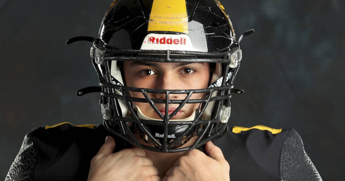 South Florida Sun Sentinel (@sunsentinel) on Twitter photo Broward 2M-1M football defensive player of the year: David Vadala, American Heritage senior trib.al/IzVz8Sr Broward 2M-1M football defensive player of the year: David Vadala, American Heritage senior trib.al/IzVz8Sr