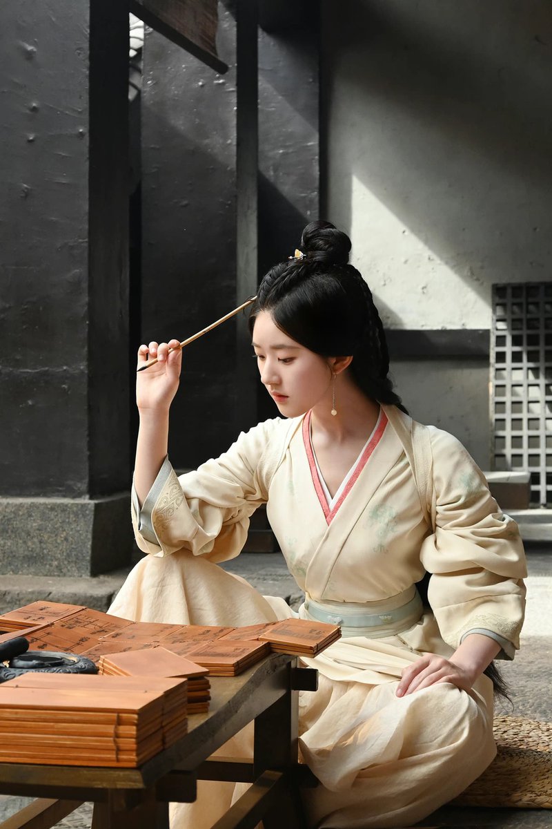 PhotosHanfu's tweet photo. Cdrama Actress Rosy Zhao 赵露思 

Cdrama: Love Like the Galaxy 星汉灿烂

#art #fashion #chinesedrama #cdrama #hanfu #漢服 #汉服 #photography #xianxia #chinese  #星汉灿烂 #LoveLikeTheGalaxy #赵露思 #RosyZhao #ZhaoLusi https://t.co/4uUm5kTcmQ