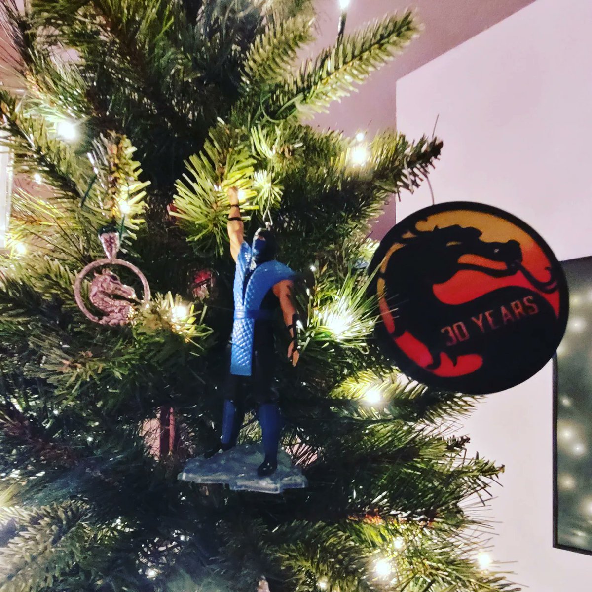MiKeMcDnet's tweet photo. Show off @MortalKombat on your #Christmas Tree!

1) a simple silver pendant I got off @Ebay;
2) the #official @Hallmark #Keepsake #SubZero #Ornament;
3) a special gift from @JustMKollum from the #30thAnniversaryOfMortalKombat at @CollectorsMaze #LevelUpICTcon !!

#MerryKhristmas https://t.co/EoEF0XaVTx