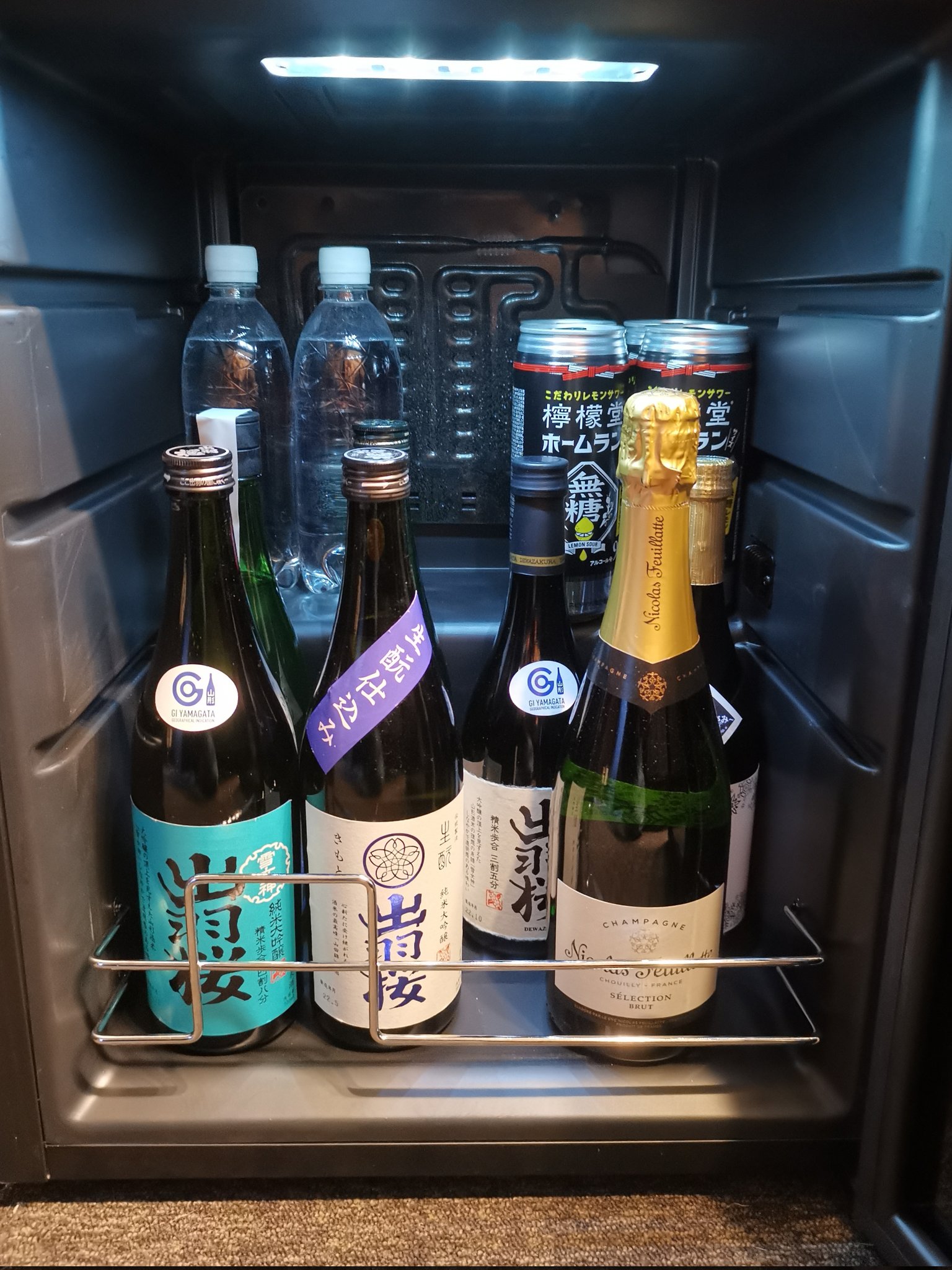 2021年製 THANKO 日本酒 冷蔵庫「俺の酒蔵」S-RFS20B 縦置き 一升瓶を縦