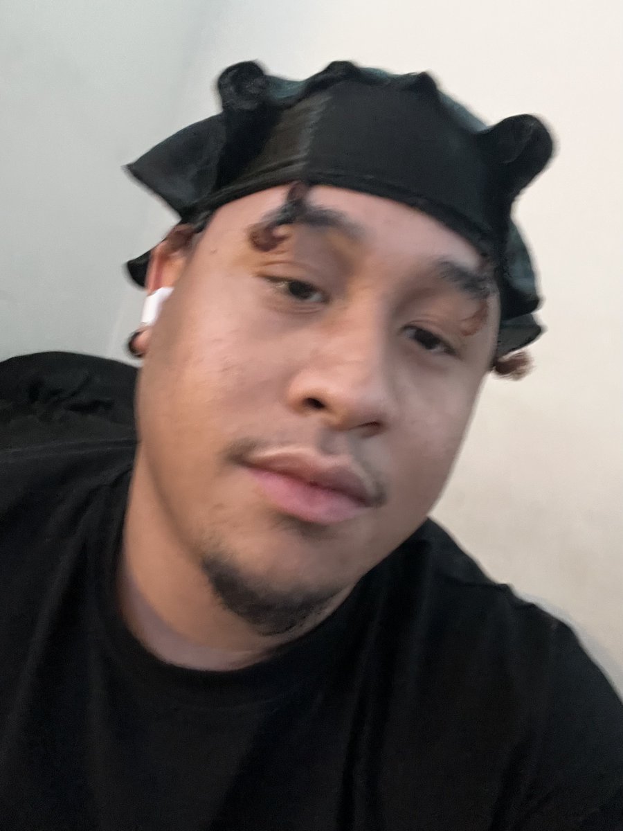godlyhippy's tweet photo. Happy Holidays Niggas ❄️ https://t.co/JLUuqoRtv5