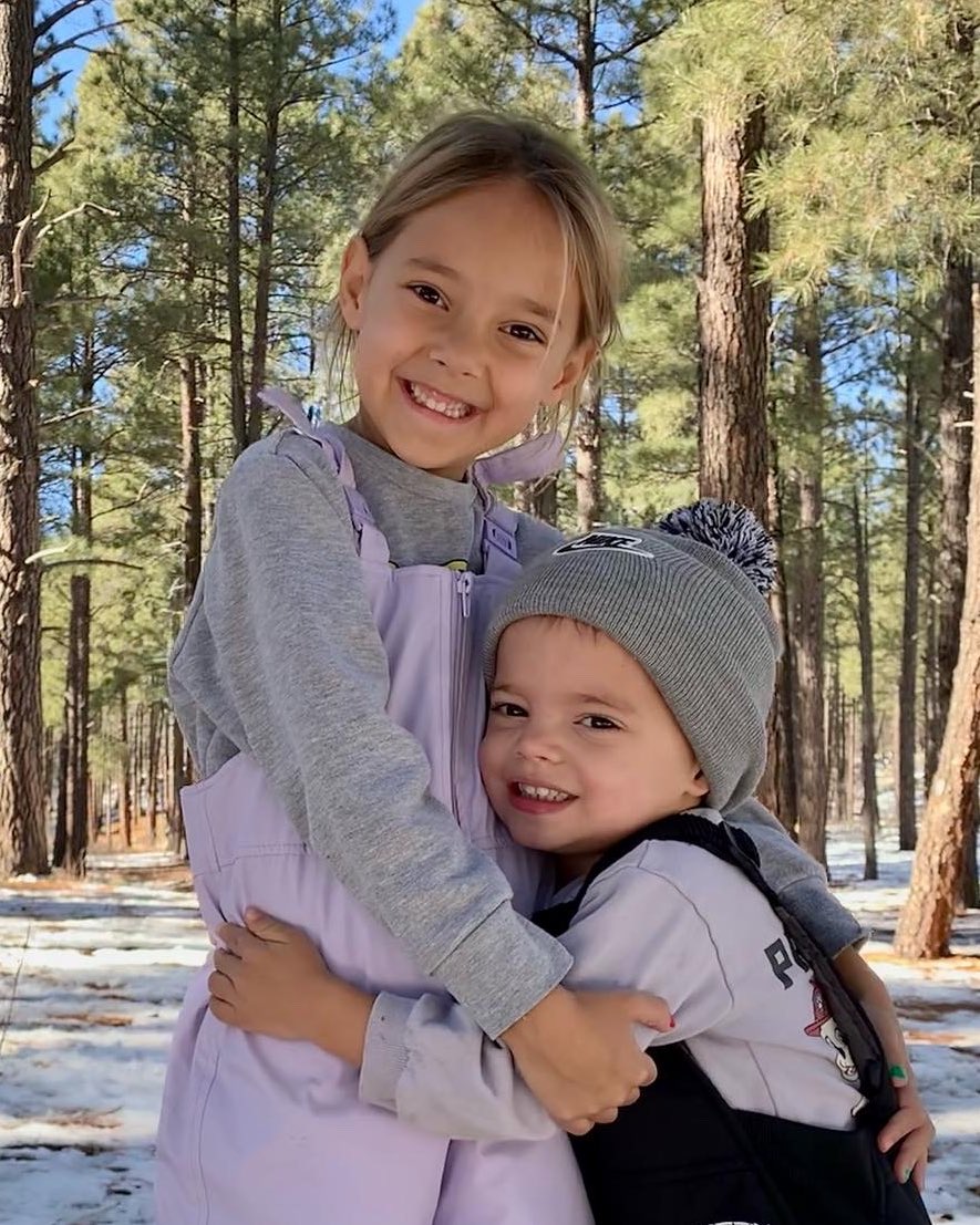MollyMiller33's tweet photo. Merry Christmas Eve Eve! Playing in the snow before nap time, Playing outside in T-shirts after nap time
Flagstaff—>Phoenix
#onlyinArizona https://t.co/oG2ul06Ri6