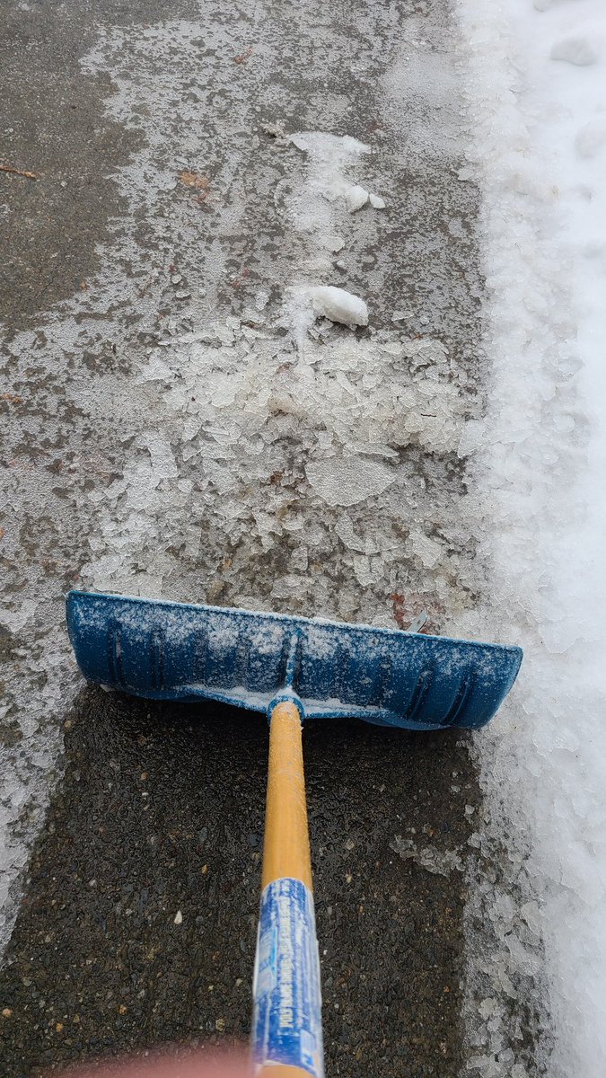 bctiggygirl's tweet photo. This is no longer a winter wonderland.
#BCStorm #BCice #BCSnow #ShareYourWeather https://t.co/b52U9weQKc