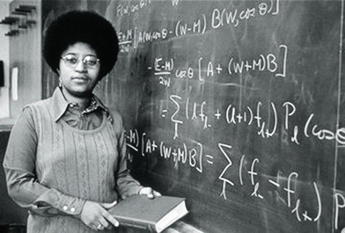 AfricanArchives's tweet photo. Dr. Shirley Jackson, first Black woman to ever earn a doctorate from the Massachusetts Institute of Technology (MIT)
Her research paved the way for numerous developments in the telecommunication space including the touch-tone telephone, the portable fax, caller ID &amp; call waiting. https://t.co/RXp11gRs4w