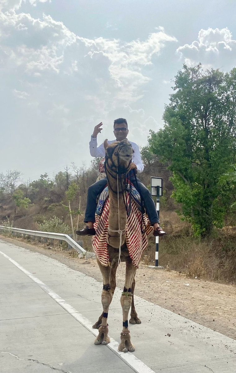 AneelMurarka's tweet photo. There’s no better adventurous way of seeing desert landscape than on the back of a #Camel. Easily crisscrossed the sands to get a glimpse of desert communities, almost unchanged over time. Truly a magnificent experience
Have a great #FestiveWeekend 🐫😎🌵
#travel #Explore https://t.co/5XRkB31TC9
