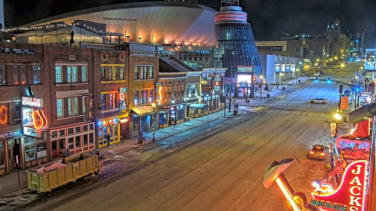 scoopnash's tweet photo. #LIVE: Current views of Broadway in #DowntownNashville and the @Titans stadium - where TVA &amp; NES have asked residents to reduce power usage to avoid rolling blackouts. 

@JohnCooper4Nash @freddieoconnell @brettawithers #MetroCouncil #VisitMusicCity #ScoopNashville https://t.co/VPnfZcbZGi