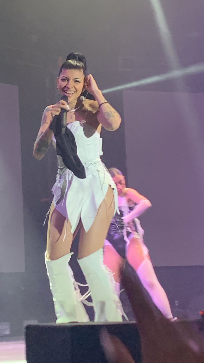 cielo_blog's tweet photo. Si ubican que aún no supero el concierto de mi diosa Cazzu😍♥️ (Gracias a mi amorcito que pude ir a verla)🥹 https://t.co/CjLDxRdX6I