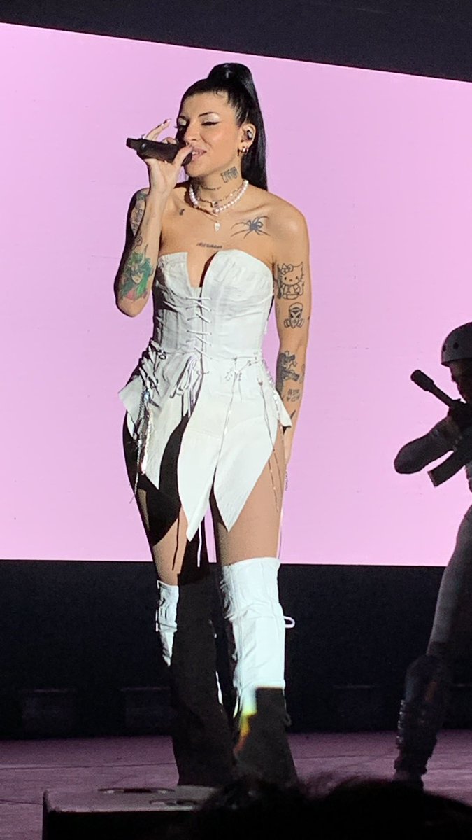 cielo_blog's tweet photo. Si ubican que aún no supero el concierto de mi diosa Cazzu😍♥️ (Gracias a mi amorcito que pude ir a verla)🥹 https://t.co/CjLDxRdX6I