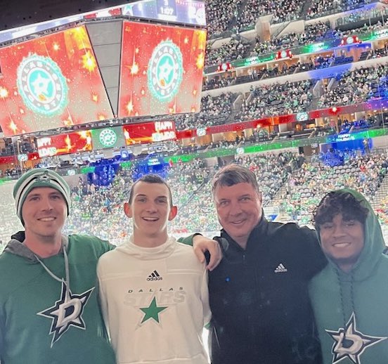 doughrbacek's tweet photo. Merry Christmas &amp; Go Stars! @JakeHrbacek @nathanmarkabel @zachrrb https://t.co/GNlPjGSZxD