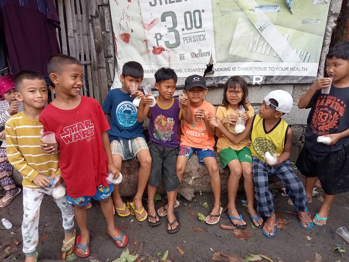 Dianah143's tweet photo. Feeding program 📌
Title: Season of love and hope ...
@UltraIntstinct  📌
Thank you so much for all the love, support, and kindness. It means the world🙏

Merry Christmas 🎄🎄🎄🎄
#XRP #XRPCommunity #FlareNetwork #SongbirdNetwork #cryptocurrency #DeFi #NFTs #SGB #nftcommunity https://t.co/fXKEgn00i7
