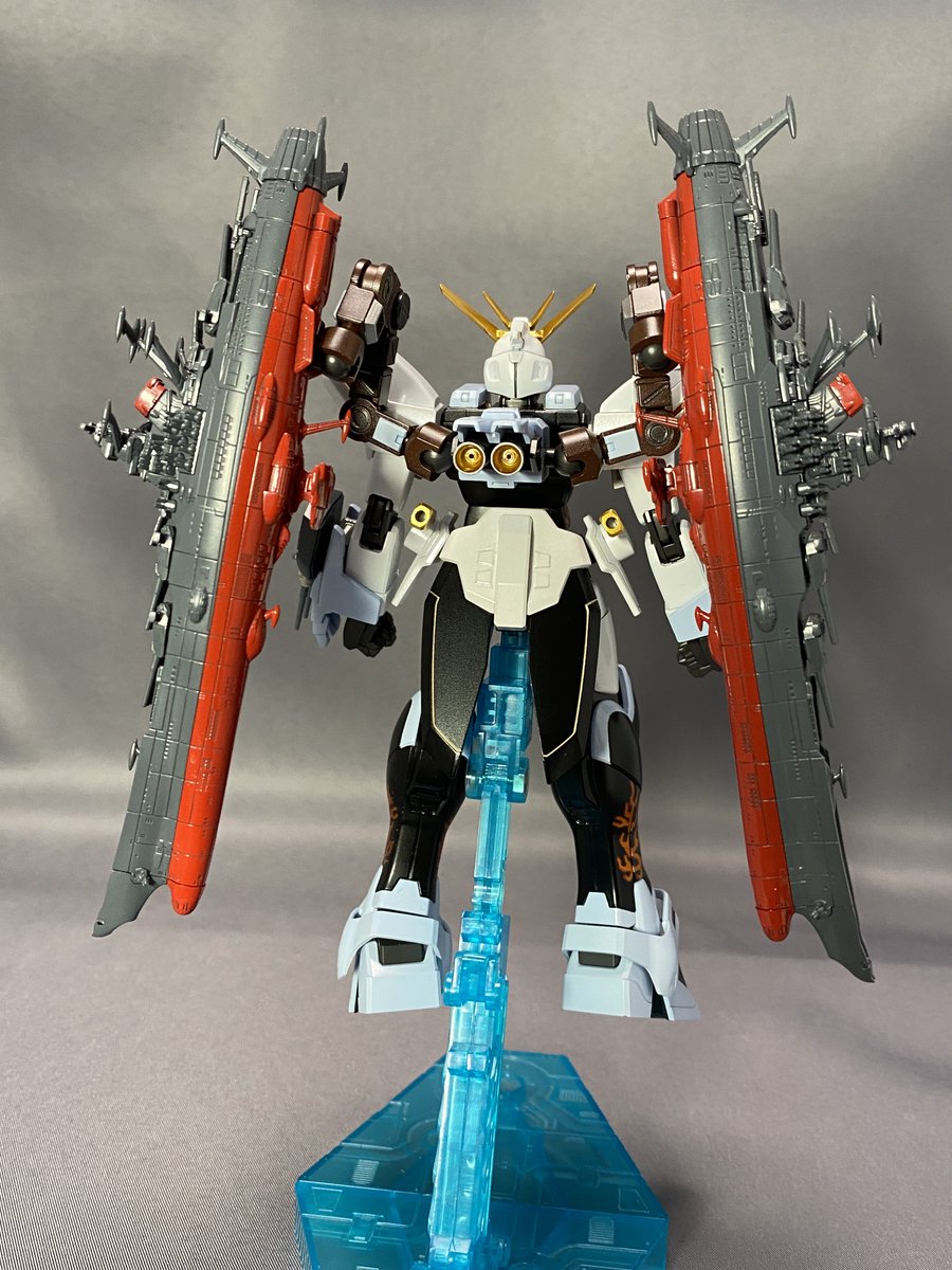 prepersons's tweet photo. ガンダムファイト第12回大会にマスターアジアが出場しなかったifにおける第13回大会のネオジャパン機。
射撃機優勢の風潮に従った結果、なぜか砲撃戦仕様のゴッドガンダムになった。ネオジャパンが得意とする"気"の制御技術により、ガンダムファイターが練った気を射出する波動砲が必殺技。 https://t.co/mSgb84HDX4
