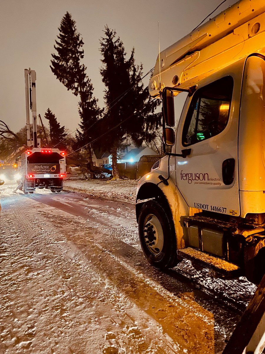 RGandE's tweet photo. Our crews &amp; contractors have worked tirelessly today in bitter cold and harsh conditions to restore 35,000+ customers. There are 7,129 customers across the region who remain without power. We’re committed to working until every customer is restored. More: https://t.co/wa0IcGEQeX https://t.co/OC3OEA3Wjh