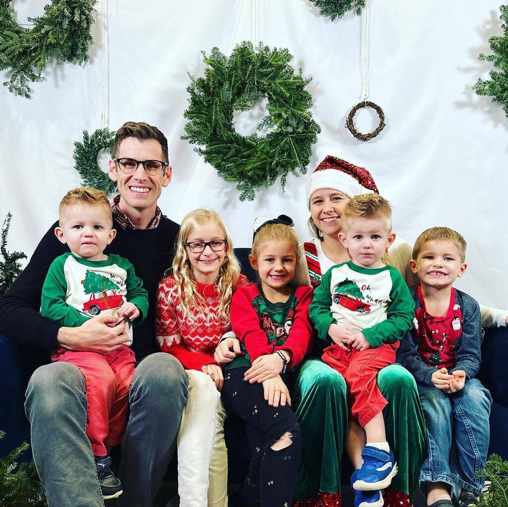 danielhodges's tweet photo. Christmas Eve Eve @onelifech // The highlight for me was getting to share the stage with Wake and some incredible friends // what an awesome night!!!
#olcchristmas #weareonelife https://t.co/pXb866yVfY https://t.co/wWyBHJxoEz