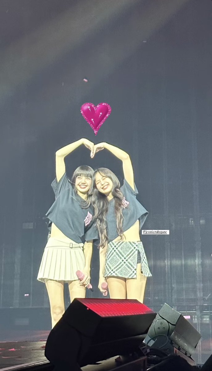 ainnutil's tweet photo. wtf #JENLISA 🥹 https://t.co/ZDnkh1xCSI