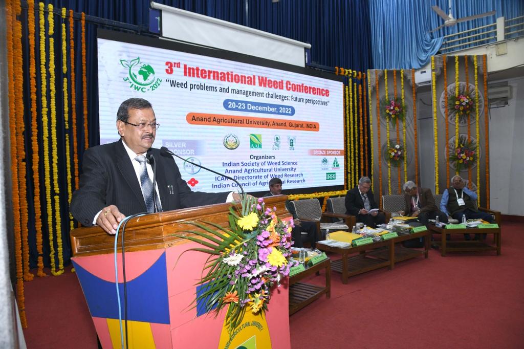 VINODAGRON18's tweet photo. Attended the 3rd International weed conference at @anandagriuni Anand jointly organised by #AAU and Indian society of weed science #ISWS. https://t.co/KfzzFYn4Ql