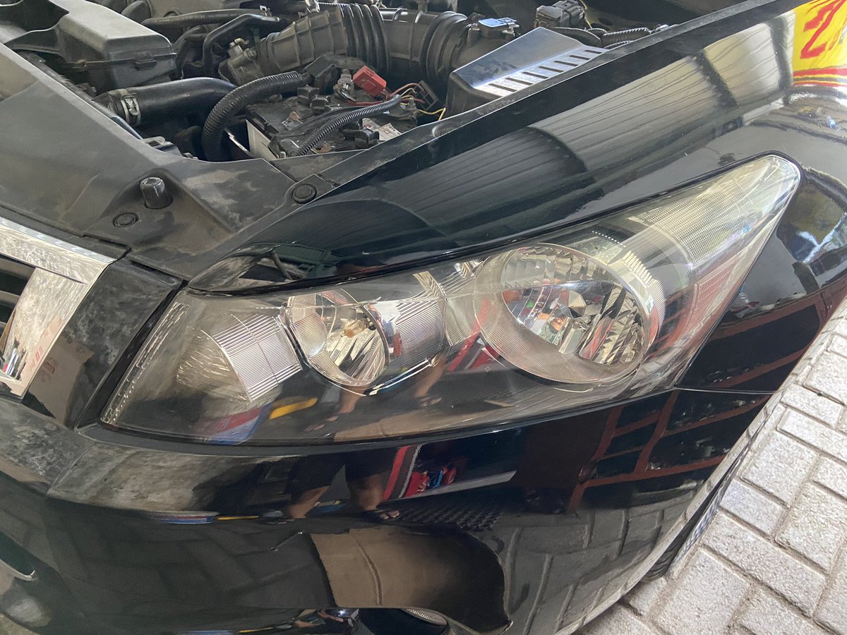kwebasah's tweet photo. Before and after replacing seal headlamp honda accord 2008 https://t.co/pt2h1ghKcd