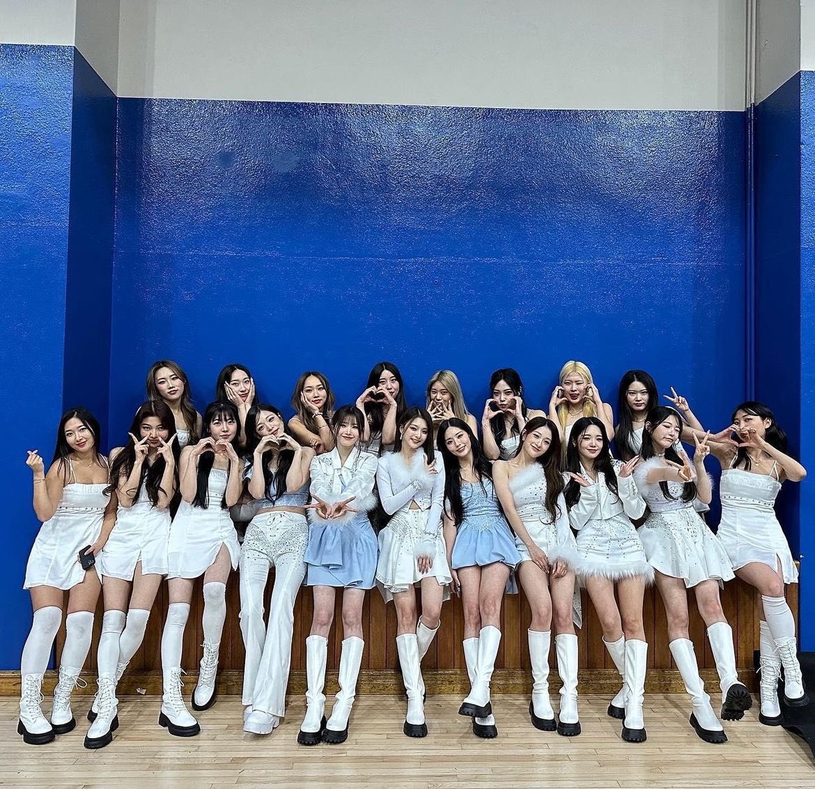 jisut's tweet photo. Our special performance at 2022 KBS Gayo Daechukje wouldn’t be complete without these amazing figures who devoted themselves for us. On this occasion, let us send forth our warmest regards to all the dancers. We learned a lot and had archly festivity until the very end! https://t.co/L8DNeynZoD