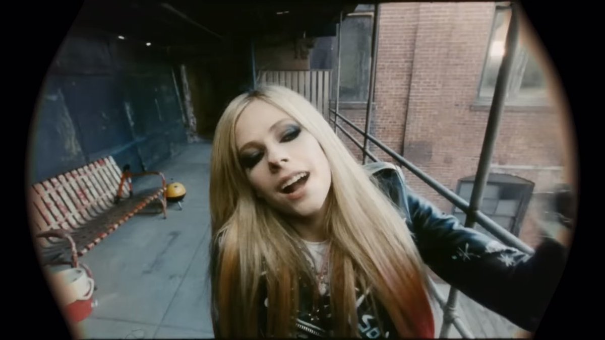 woozymilk's tweet photo. why you talking shit about avril lavigne’s son https://t.co/YjU6UvvUKc