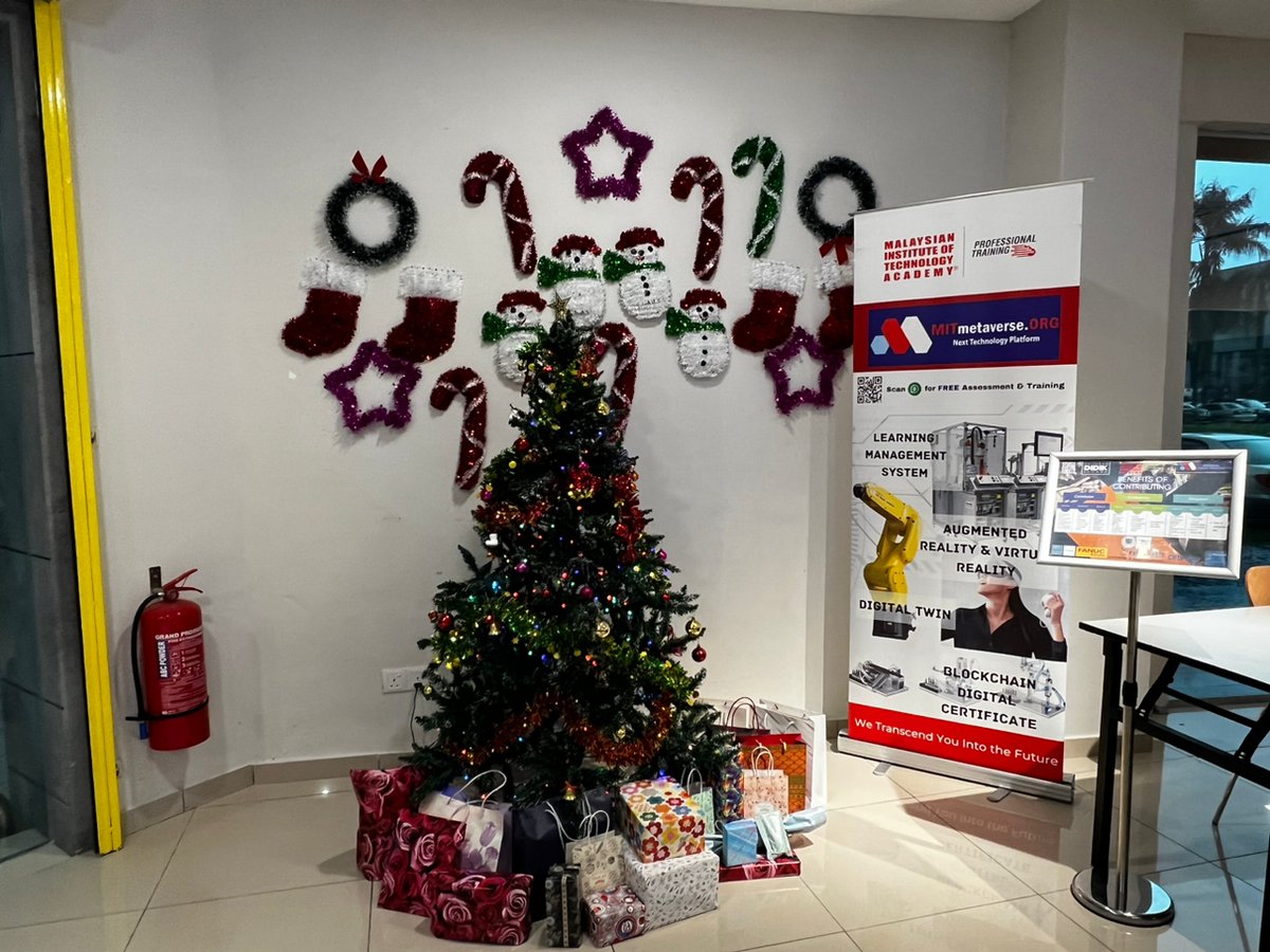 mitacademy1's tweet image. ✨🎄Celebrate the wonder and the joy of the festive season🎄✨

❤️From all of us at MIT Academy Sdn Bhd, we wish you a very Merry Christmas and Happy New Year!❤️

We hope you have a relaxing, prosperous and fun-filled holidays! Stay safe this holiday season🤗