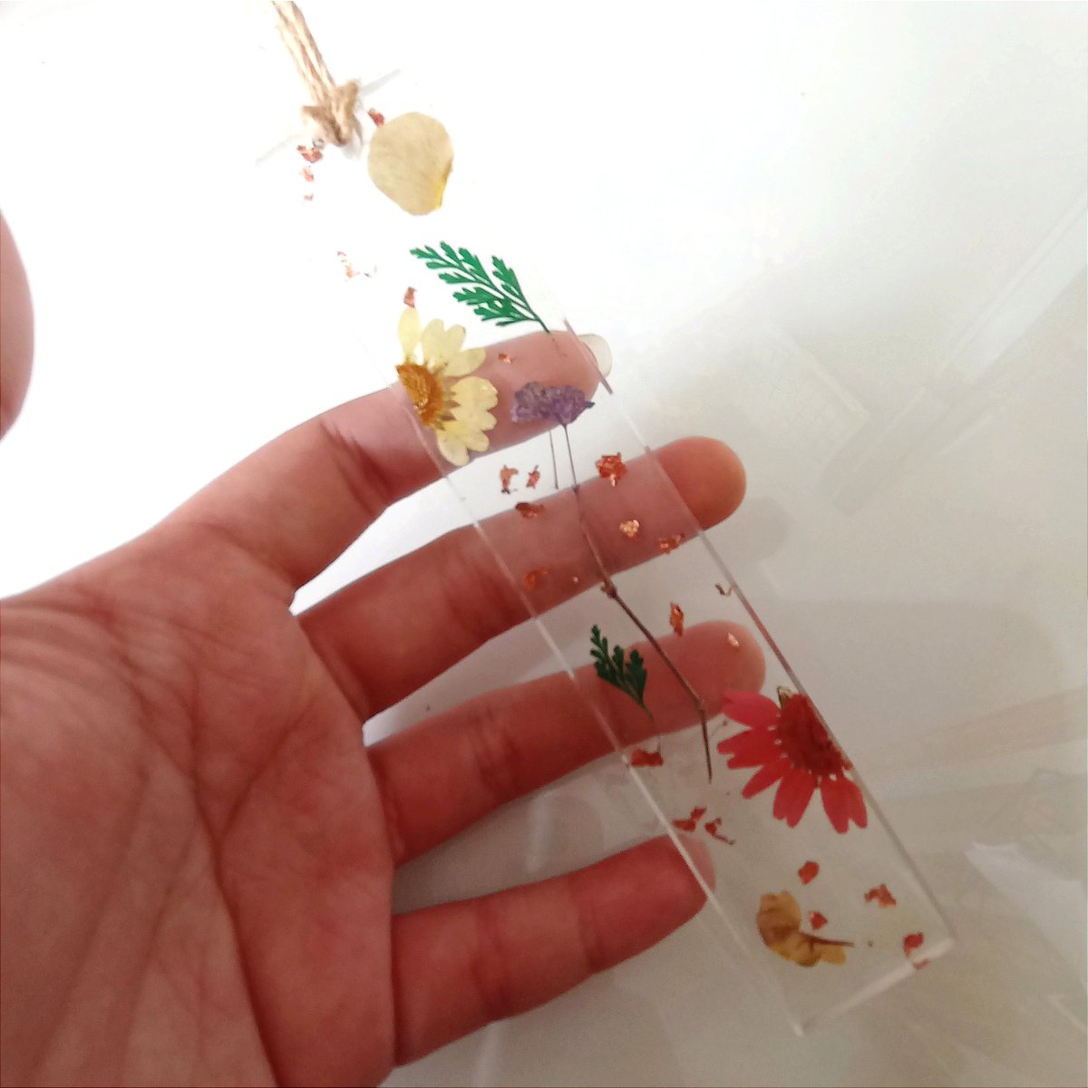 AMNLCrafts's tweet photo. Floral Resin bookmarks available! Free Customization! 🖤✨

#smallbusiness #AMNLCrafts #oroquieta #supportlocalbusiness #handmadejewelry #handmadecraftsforsale #artsandcrafts #resinbookmark #book #beadedjewelriesoroquieta  #resincraftsoroquieta #resincrafts #giftideas https://t.co/SSd22kQl2t