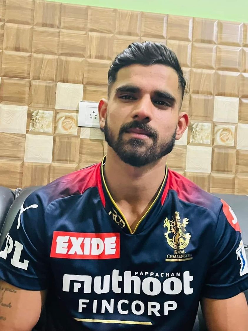 NirmalSinghBJP's tweet image. Big Day for J&amp;amp;k cricket.
Another Jammu and Kashmir boy in ipl 
#Avinashsingh manhas got a bid of  60 lakhs by #royalchallengersbangalore 
Congratulations #Avinash
#cricket #JKCA #BCCI #RCB