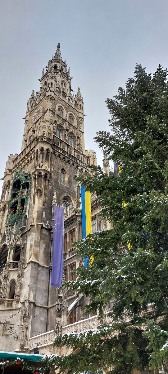 Frohe Weihnachten und entspannte, friedliche Feiertage! Wie feiert ihr heute? 🎄🎁✨️