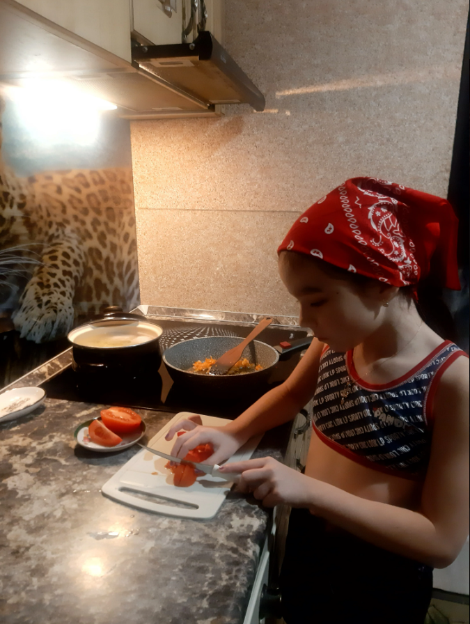 ShramkovaHelen's tweet photo. Christmas Time!๐๐๐
Ss of #SmartTeensStudio continue doing their random acts of kidness. They helped their adults with cooking dinner. Check out our @Wakelet collection ๐https://t.co/g7qSPklu0Y @Amy_Wakelet @Adamhowarth32 @kiki_xynta @ireneconf_irene @ellwakelet @Samjordanuk https://t.co/hdInSkOAv7
