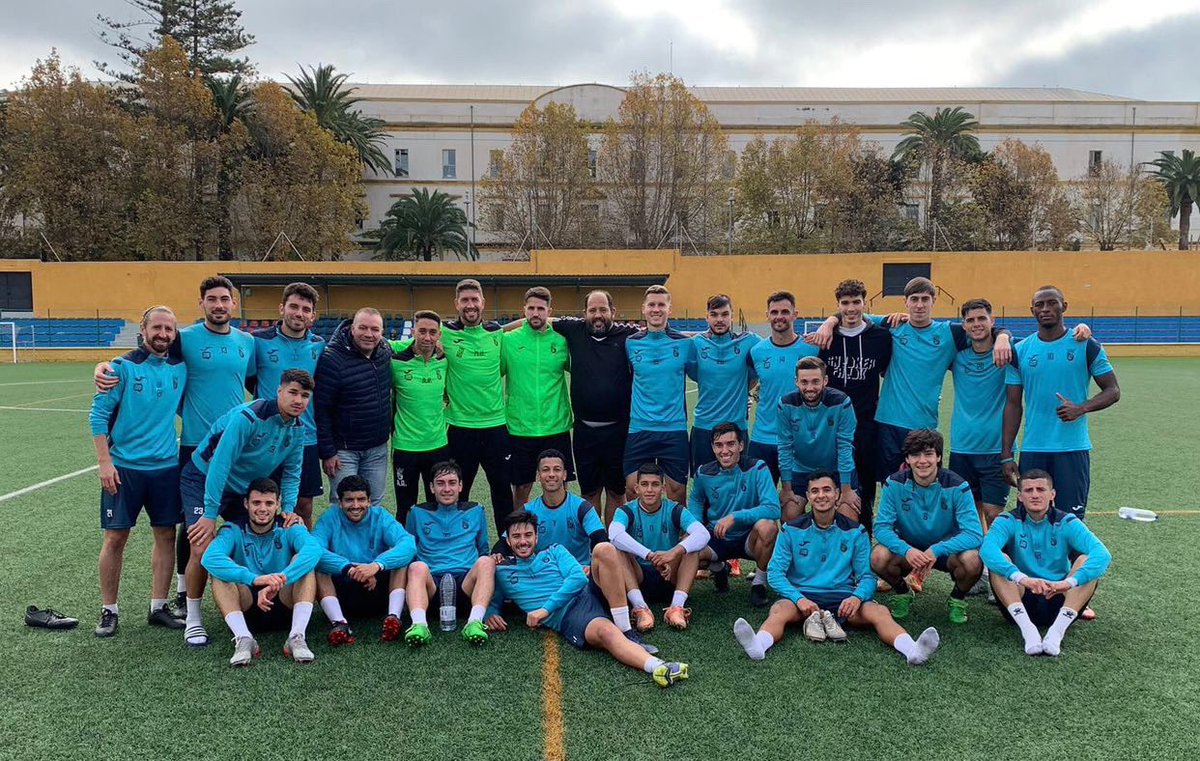 Familia 🤍🖤

Descanso por navidad para volver con las pilas cargadas 🔋

¡¡¡Felices fiestas, cachorros!!! 🐺

#SiempreADCeutaFC ⚪️⚫️