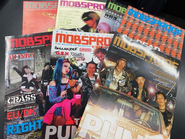 diskunion_dns's tweet photo. 【PUNK/HARDCORE新入荷】
INFERNOPUNXからMOBSPROOFまとめてなどPUNK/HARDCORE中古書籍
入荷いたし���した🖤⛓️🖤⛓️
中々見ないBURSTなど！😊⚡️

#du名古屋PUNK
#du名古屋HARDCORE
#MOBSPROOF #BURST #ADICTS #INFERNOPUNX

お問い合わせはコチラ👱‍♀️🦋
📞0526845231
💌dns@diskunion.co.jp https://t.co/t2k9rUrCJ6