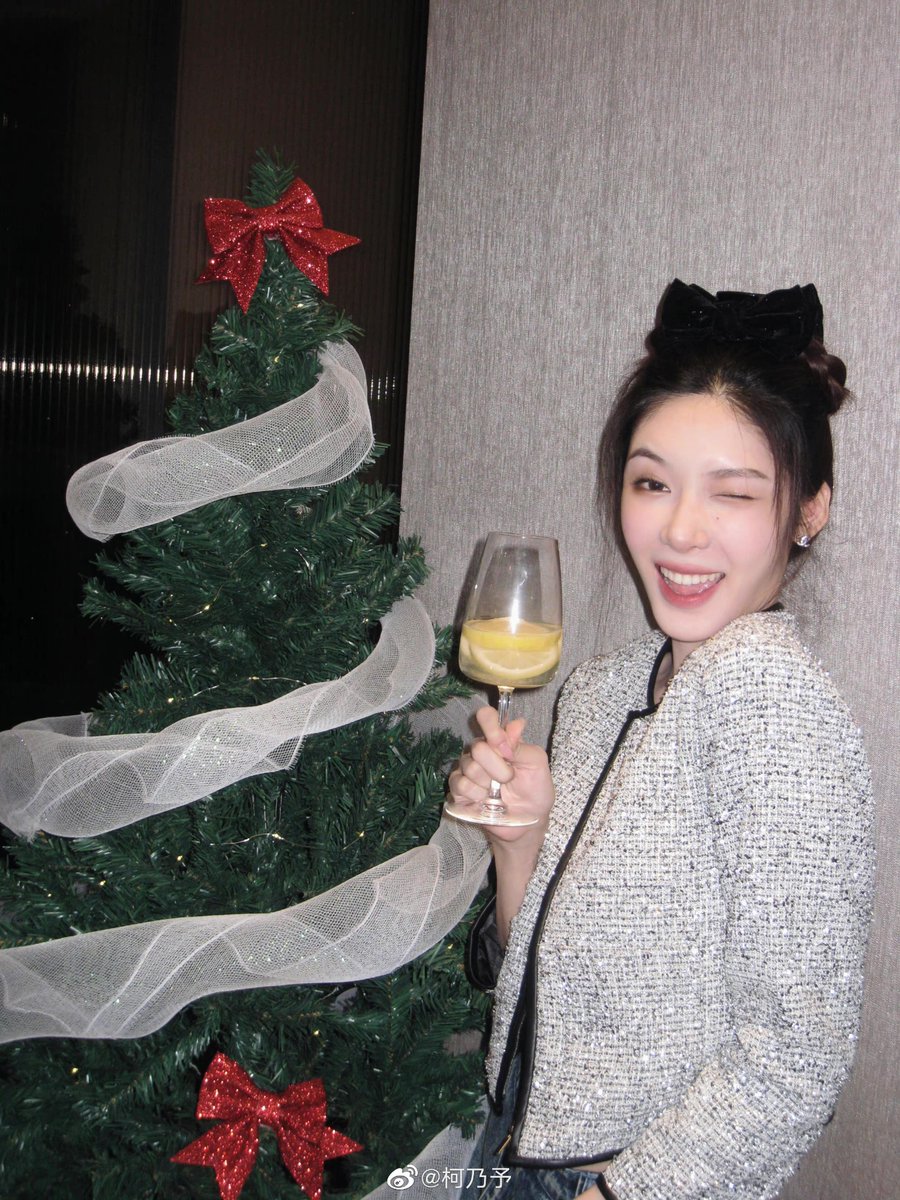 Cdrama Tweets On Twitter KeNaiyu Shares New Snaps For Christmas Eve cdrama-tweets-on-twitter-kenaiyu-shares-new-snaps-for-christmas-eve