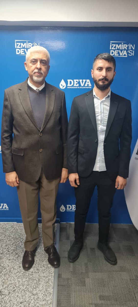 kskdagencdeva's tweet photo. Bugün Genel Başkan Yardımcılarımız,Sn.Selma Aliye KAVAF , Sn.@cemavsar44,Genel Merkez YK Üyeleri Sn.@Mustafanuriakbu ve Sn.@avyusufturkmen ,İzmir İl Yönetim Kurulu üyelerimizle birlikte, Esnafımız ve vatandaşlarımızla bir  araya geldik.
@ssedakayaosen
@avahmetgungor https://t.co/Hw0Ht7XhGc