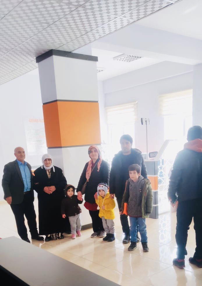 GevasNufus's tweet photo. Yıl sonu artan yoğunluk nedeniyle mesai mefhumu gözetmeksizin Vatandaşlarımıza hizmet etme muşlusuyla  görevimizin başındayız. #HayatınızınHerAnında  @suleymansoylu  @sefikaygol @KezbanAras12 https://t.co/DWsq1QnwXj