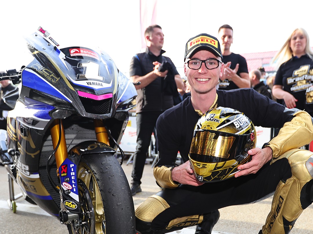 YamahaRacingUK's tweet photo. 🎄 #FestiveFlashback 11 🎄
📅 Round 11: Brands Hatch
With the championship going to the finale, a strong race one performance was enough for @BradRayRacing to win the @OfficialBSB championship, and made it back-to-back titles for the R1.
#YamahaRacing #RevsYourHeart #WeR1 https://t.co/mjTUi2guoe