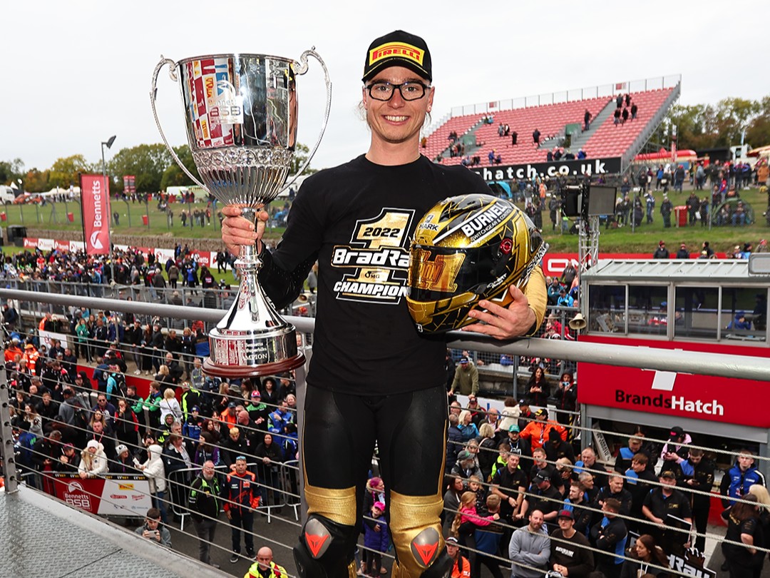 YamahaRacingUK's tweet photo. 🎄 #FestiveFlashback 11 🎄
📅 Round 11: Brands Hatch
With the championship going to the finale, a strong race one performance was enough for @BradRayRacing to win the @OfficialBSB championship, and made it back-to-back titles for the R1.
#YamahaRacing #RevsYourHeart #WeR1 https://t.co/mjTUi2guoe