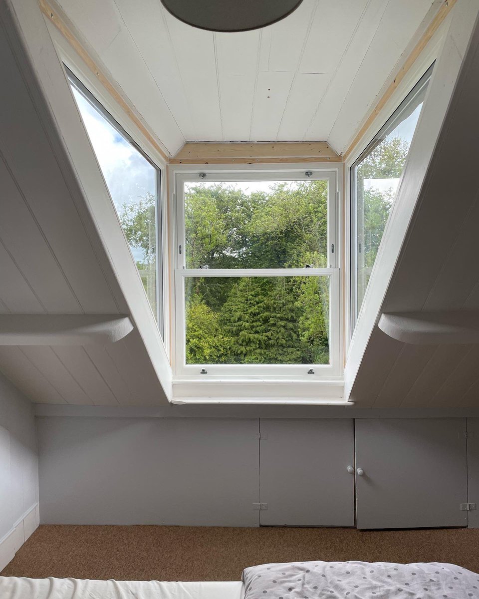 Last job of ‘22 🎄 24 Roseview ultimate rose sash windows and 3 RockDoors integrated into this beautiful property. Some lovely details here to keep the original look whilst using modern products. Looking forwards to getting stuck into many more we have coming up in the new year😁