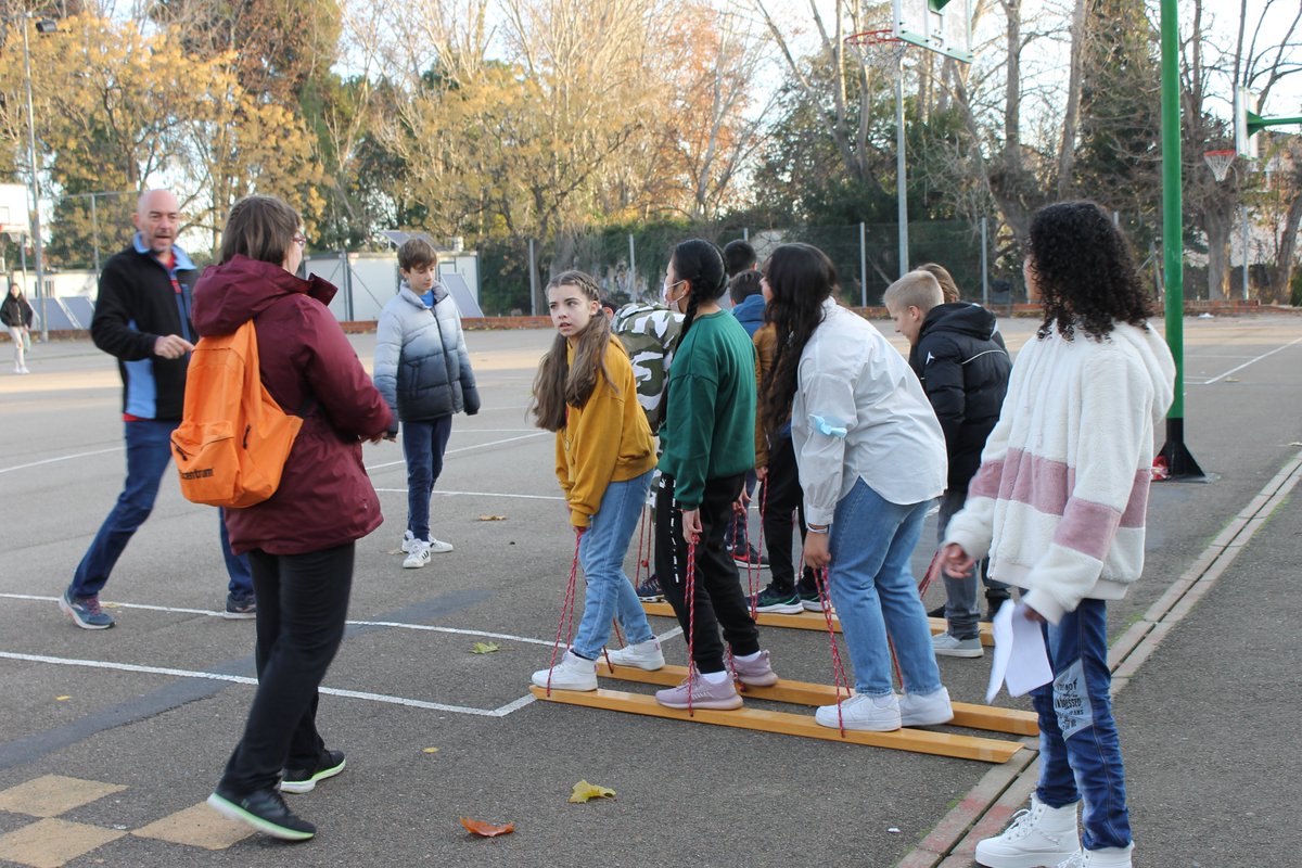 iesvp's tweet photo. El jueves cerramos el trimestre con diferentes actividades organizadas por #Extraescolares y el #PIEE.
@cpmariadeavila @dgafprofesorado @CasasyPieesZgz
@RedEvolucionAr @InnovaEducAr #elVirgendejahuella https://t.co/NU0a6XgJtI