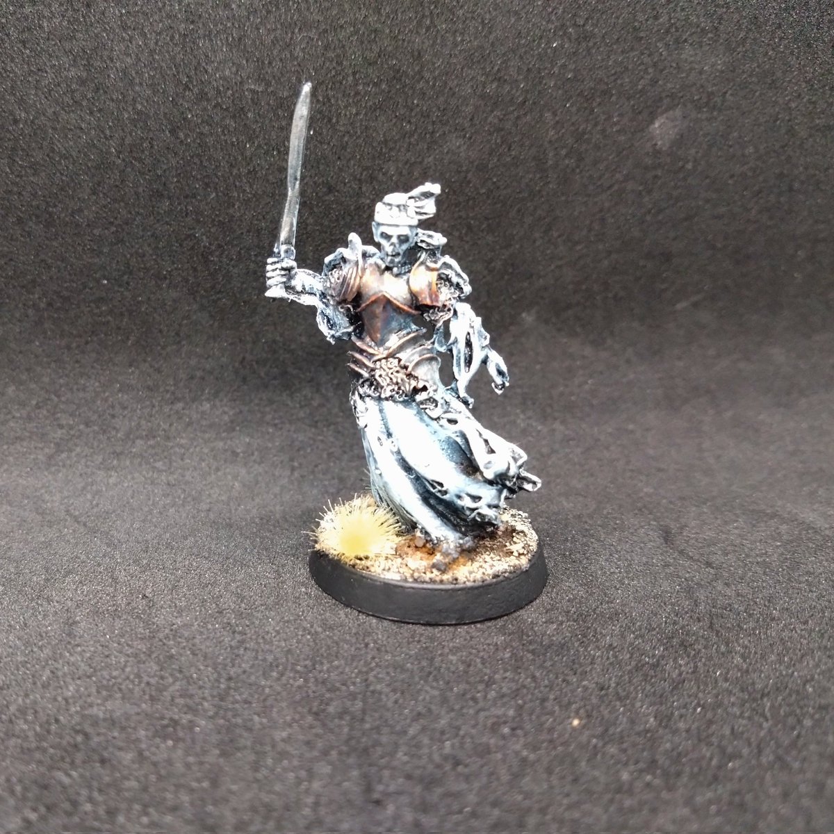 Barrow Wight that I painted a while back. Not long after AoS 1.0 dropped and I stopped playing, returned to Middle Earth to scratch that fantasy ge itch.

#PaintingWarhammer 
#LordOfTheRings