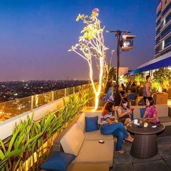 kotabekasikeren's tweet photo. 3 Rekomendasi Restoran Rooftop Cocok Untuk Dinner di Bekasi 😍✨️

[A THREAD] https://t.co/aeRXzVXfA7