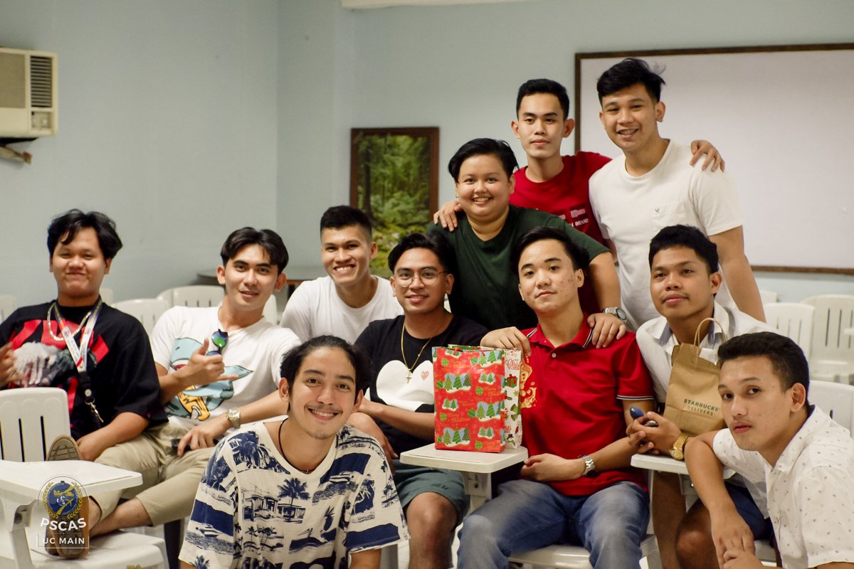 pscasucmain's tweet photo. 𝐌𝐞𝐫𝐫𝐲 𝐂𝐡𝐫𝐢𝐬𝐭𝐦𝐚𝐬 𝐟𝐫𝐨𝐦 𝐭𝐡𝐞 𝐏𝐒𝐂𝐀𝐒 𝐅𝐚𝐦𝐢𝐥𝐲 𝐭𝐨 𝐲𝐨𝐮𝐫𝐬! ♥️🎉

The first semester has ended, and it is now time for us to take a break and celebrate the holidays with our families.

Have a wonderful holiday, Aduanas! 🥳

- PSCAS Family 💛💙 https://t.co/2kgjP0ZCCm
